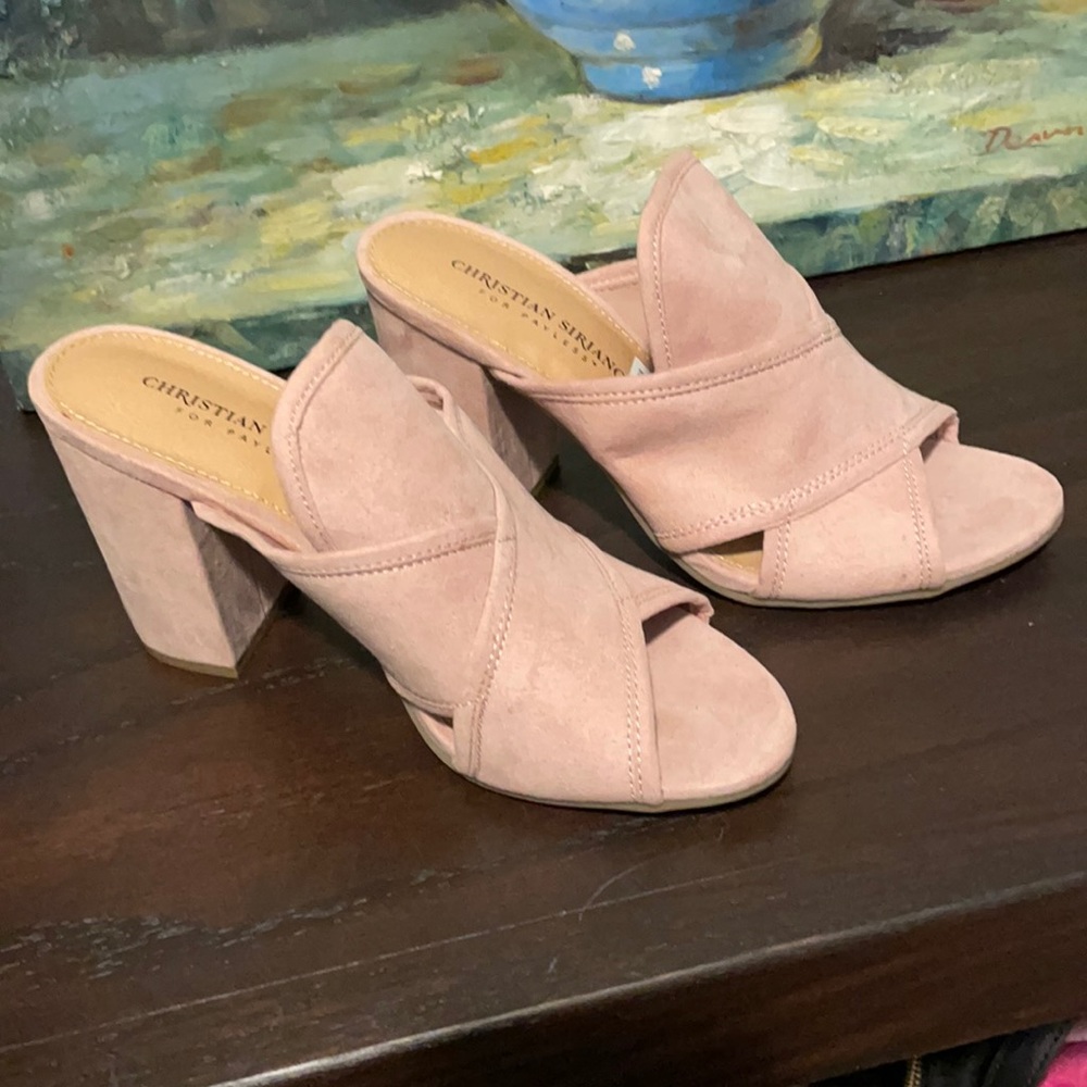 Never worn light pink suede heels Size 7
